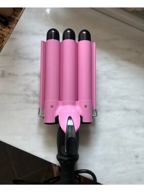 Pink Triple Barrel Hair Waver